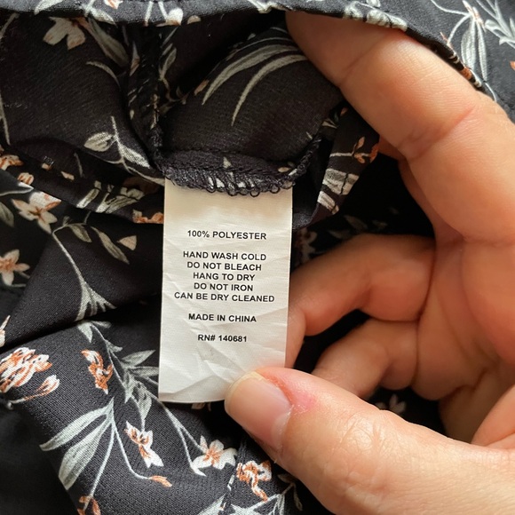 Unique Vintage dark floral batwing blouse with tie neck size large - Picture 5 of 7